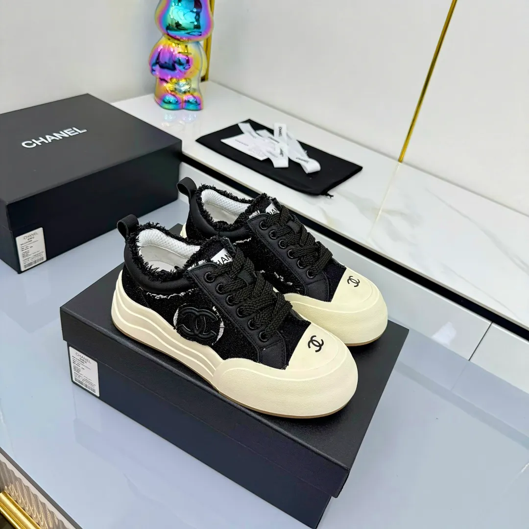 👟👟Ex-factory price 620👟👟 Chanel bread shoes ~ original calfskin panda shoes Chanel 25C latest hot style panda black and white sports shoes casual sneakers Xiaoxiang hot item classic black and white panda color coco girls must pay Fabric: original custom mixed sheepskin lining: original imported breathable mesh lining outsole: Original molded rubber + TPU combination Size: Women's 35-41 Buy now👉